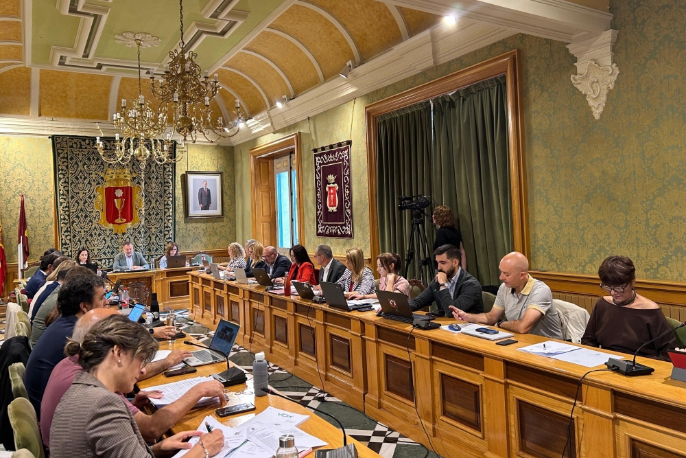 El PSOE replica a Beatriz Jiménez que “no le importará mucho Ceuta cuando se fue del Pleno monográfico del Congreso” 